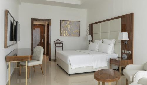 Deluxe Queen Room