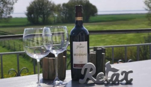 One-Bedroom Apartment with Balcony