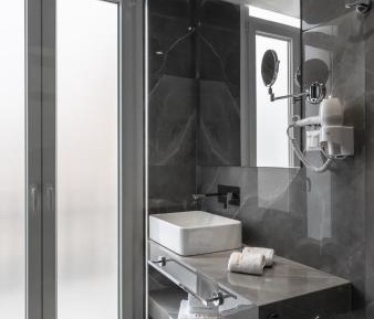 Corner Suite