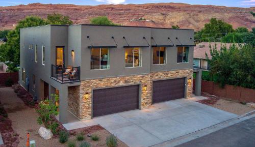 Eight-Bedroom Holiday Home