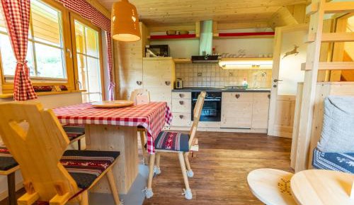 A2 - Deluxe Duplex One-Bedroom Apartment with Balcony