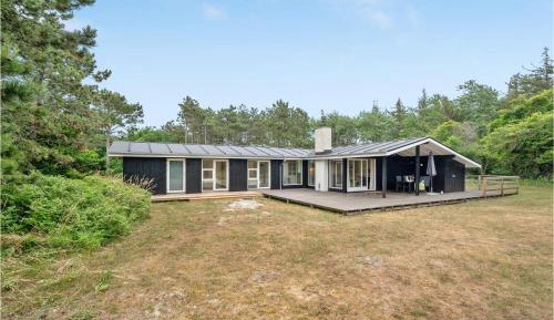 Three-Bedroom Holiday Home 