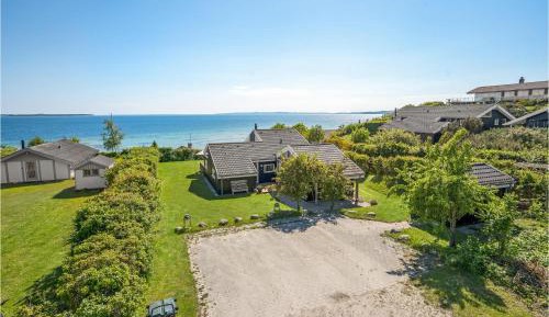 Three-Bedroom Vacation Home 