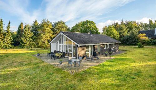 Three-Bedroom Holiday Home 