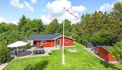 Three-Bedroom Holiday Home 