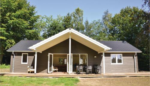 Three-Bedroom Holiday Home 