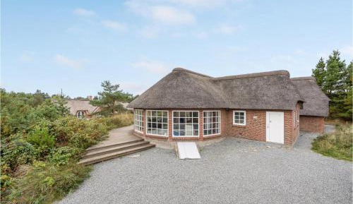 Four-Bedroom Holiday Home