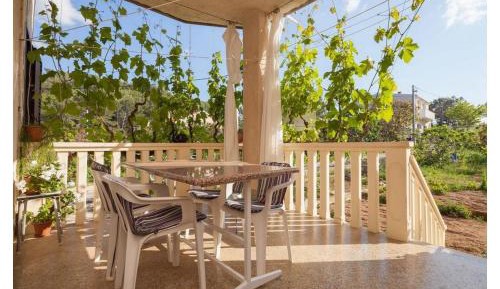 One Bedroom Apartment with Balcony and Sea View