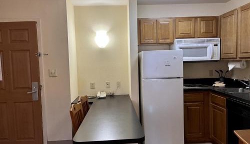 Two Bedroom Suite with One Queen Bed and Two Double Beds - Non-Smoking