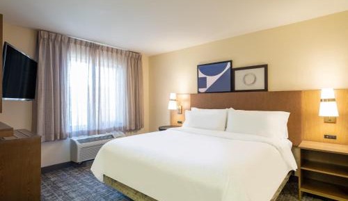 Two-Bedroom Suite with Oner King Bed and One Queen Bed