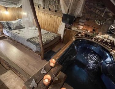 Studio with Spa Bath