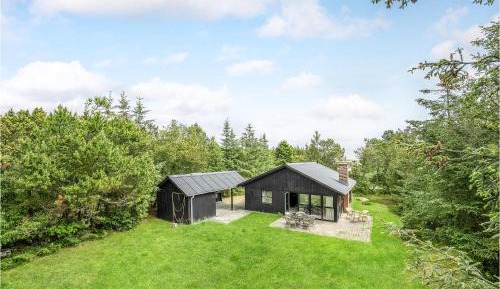 Three-Bedroom Holiday Home 