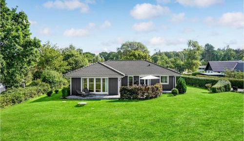 Three-Bedroom Holiday Home 