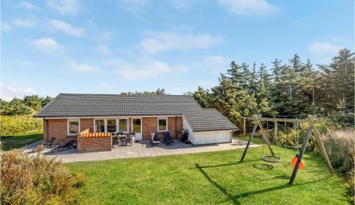 Four-Bedroom Holiday Home