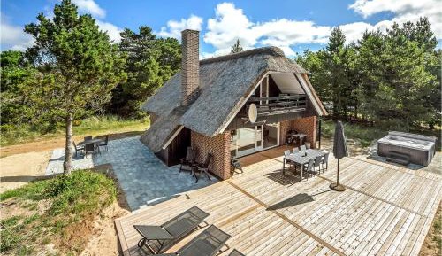Three-Bedroom Holiday Home 