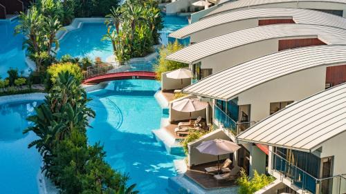 Lake Villas