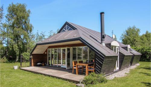 Three-Bedroom Holiday Home 
