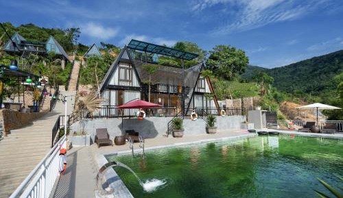 Queen Room with Pool View