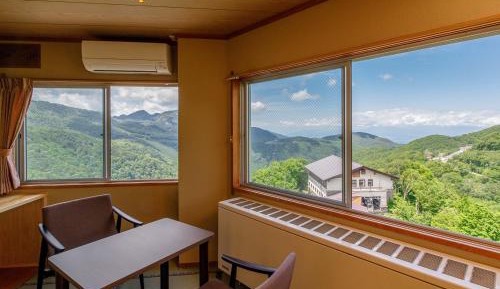 Twin Room with Mountain View