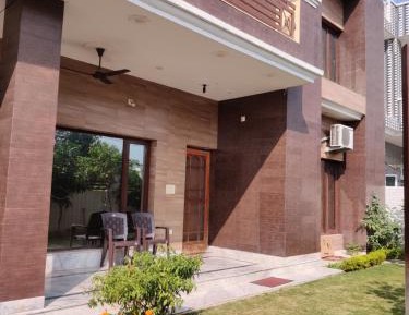 Villa with Garden View