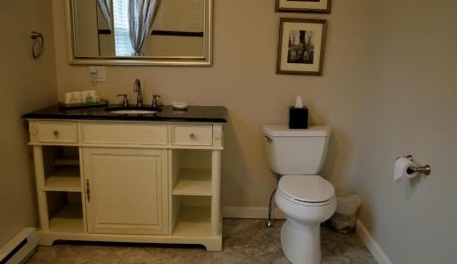 Standard Queen Room With Private bathroom