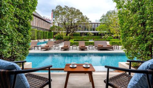 Deluxe King Pool Access