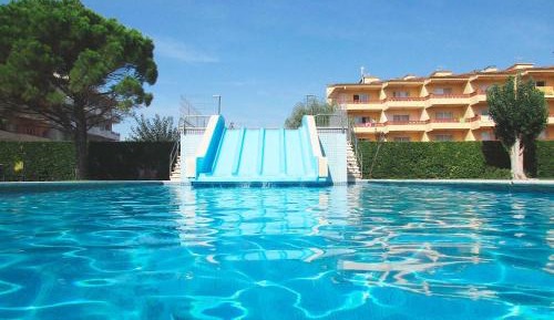 Apartment with Pool View 