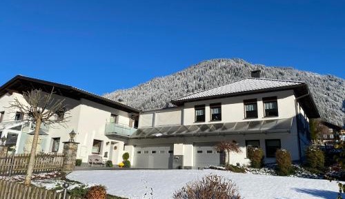 One-Bedroom Apartment with Shower
