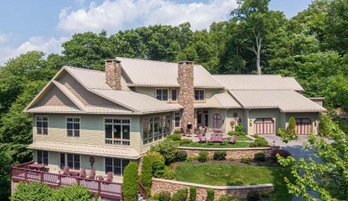 Six-Bedroom Holiday Home