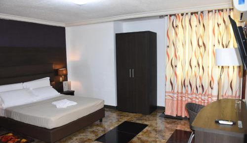 Standard Queen Room