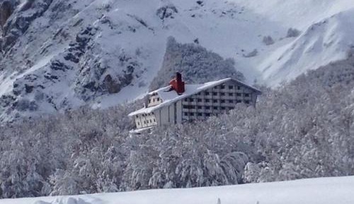 Apartment with Mountain View