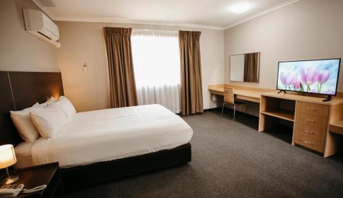 Deluxe Queen Room