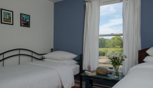 Deluxe Queen Room with Twin Bed
