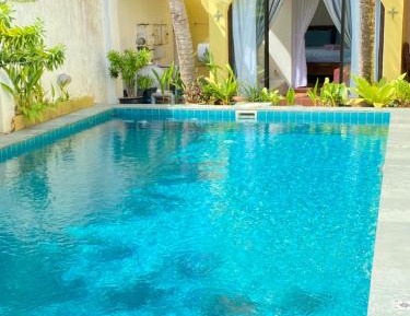 Queen Room with Pool View