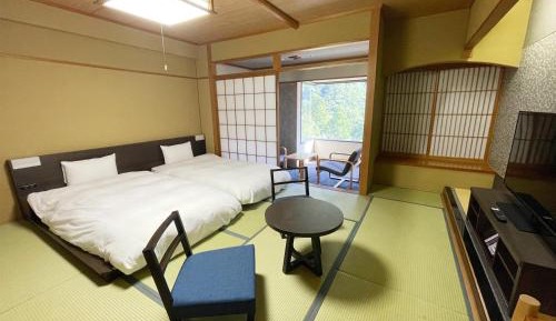 Standard Japanese Style (10 tatami) room with 2 Single Beds