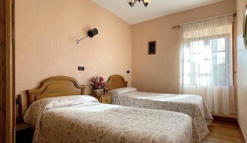 Twin Room with Private External Bathroom