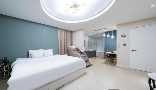 Premium King Room