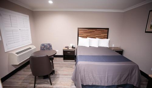 Queen Room - Non-Smoking