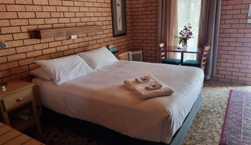 Standard Queen Room