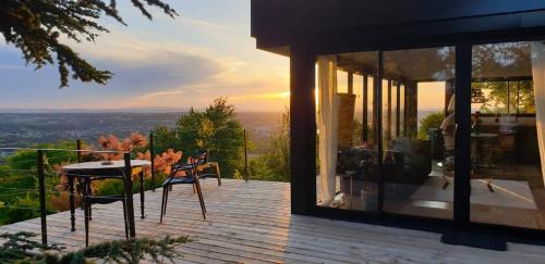 Suite with Mountain View