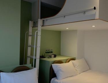 Quadruple Room with Private Bathroom