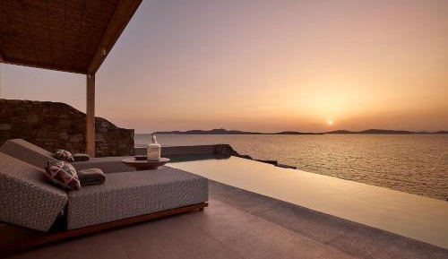 Sea view suite with heated private pool