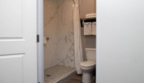 Queen Room - Disability Access - Non-Smoking