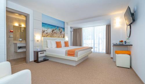 Two-Bedroom Apartment in Villa