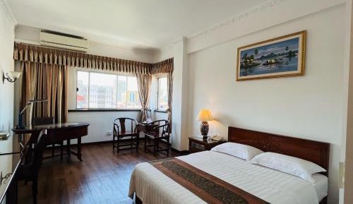 Deluxe Queen Room