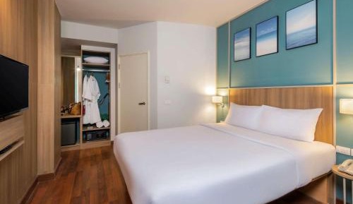 Family Queen Room with Bunk Beds