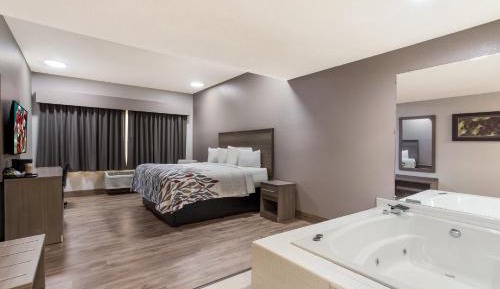 Suite King Room with Spa Bath Non-Smoking