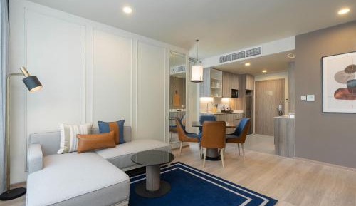 1 King One-Bedroom Suite Living Dining Area