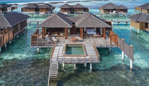 One Bedroom Ocean Suite with Pool