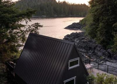 Oceanfront Cottage - Pet-Friendly